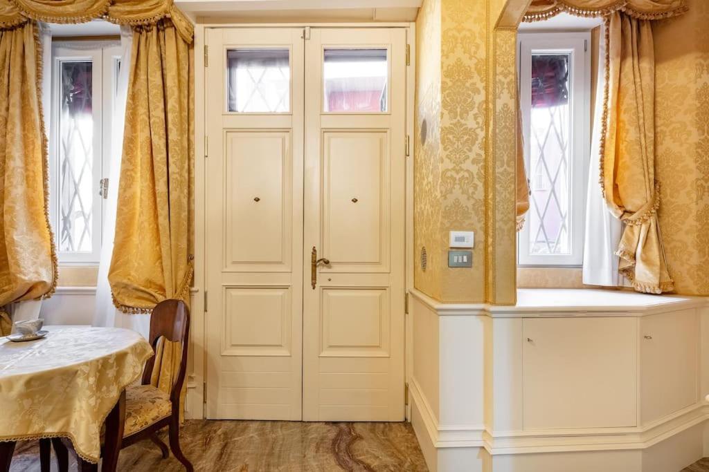 Ground Floor Luxe Historic Studio City Centre Lejlighed Bologna Eksteriør billede